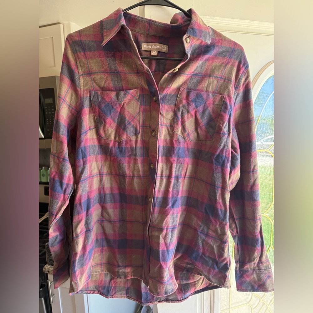 LIKE NEW 🌟 Olive green, plum and navy blue plaid top from Victory Outfitters